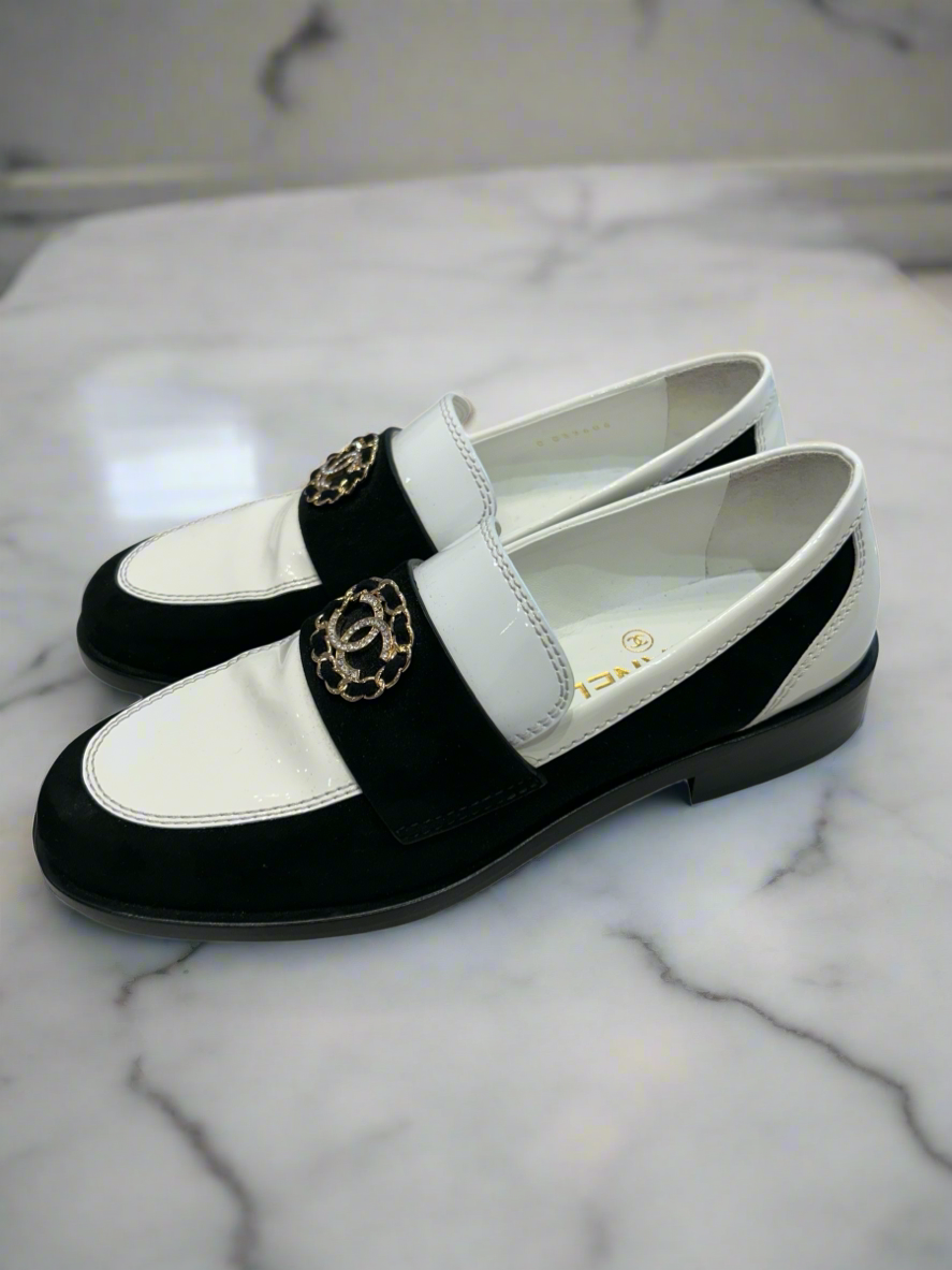CHANEL Interlocking CC Logo - Size 38