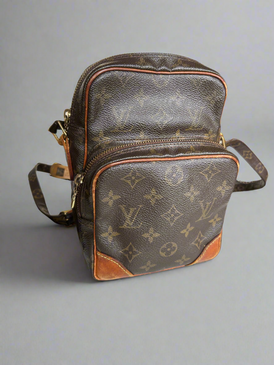 LOUIS VUITTON 2001 Amazone Crossbody
