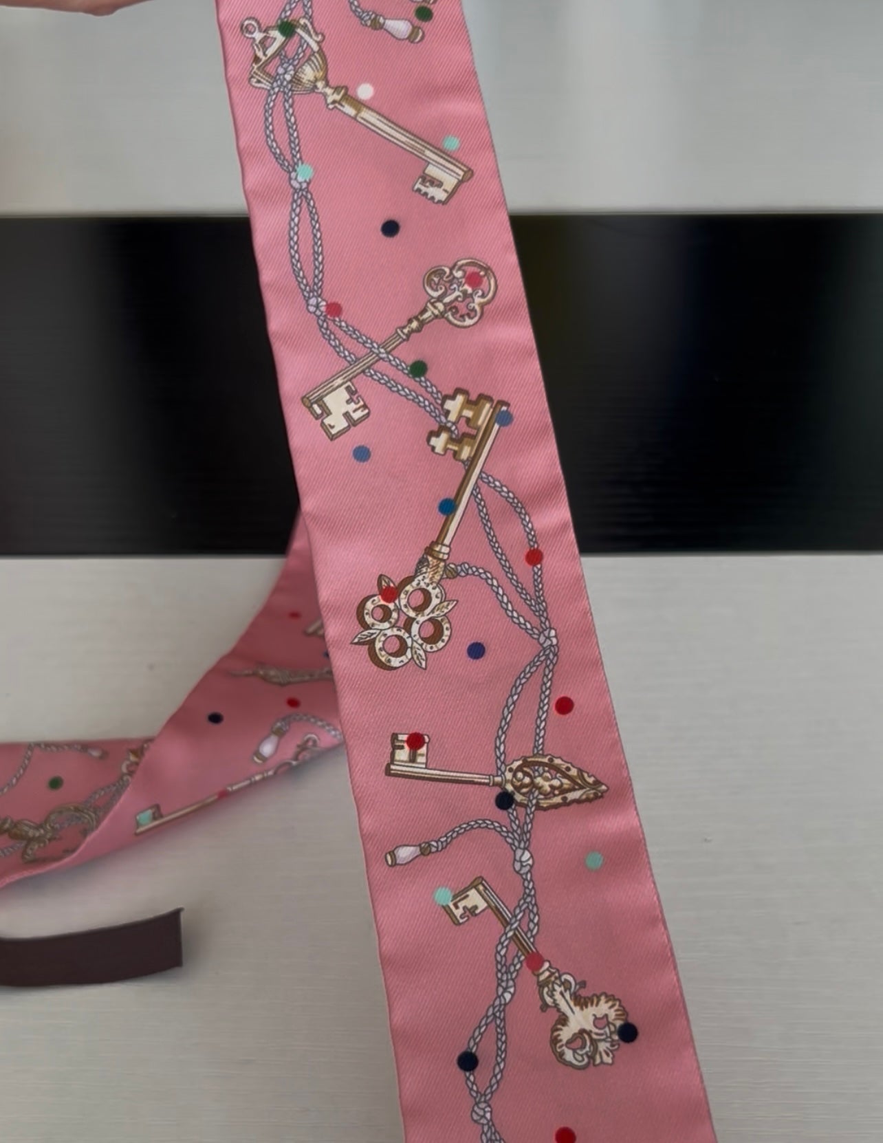 HERMES Les Cles A Pois Silk Twilly Scarf