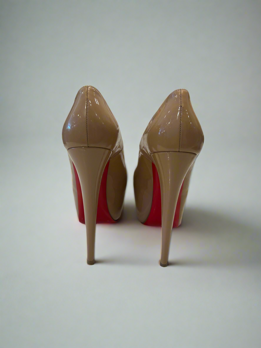 CHRISTIAN LOUBOUTIN Daffodile Patent Pumps - Size 37