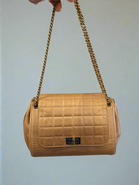 CHANEL 
Metallic Lambskin Chocolate Bar Accordion Mademoiselle Pink Shoulder Bag