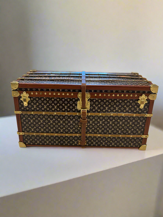 LOUIS VUITTON Miss France Paper Weight