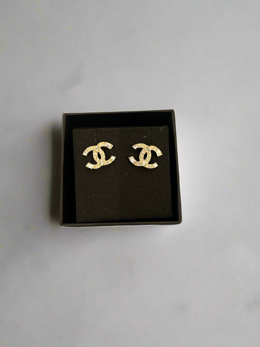 CHANEL CC Large Rhinestone Studded earrings