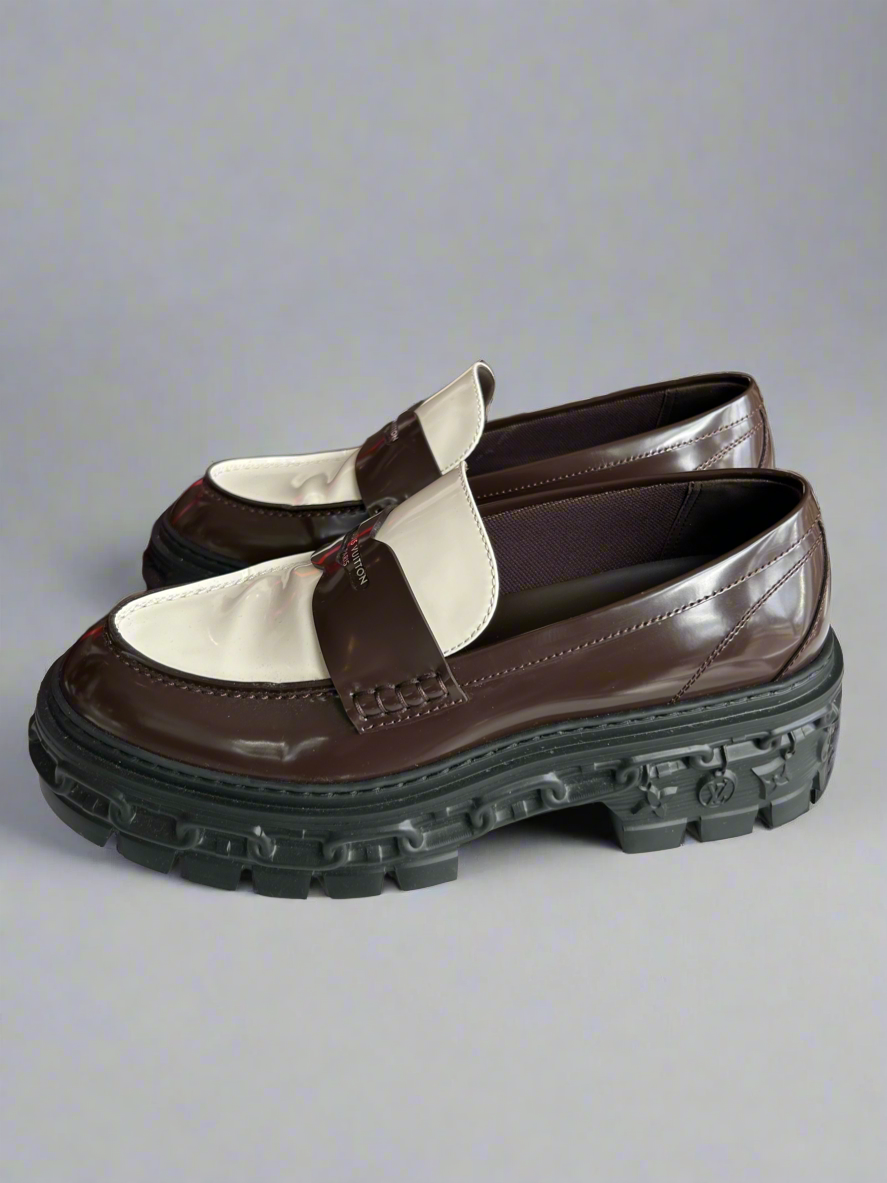 LOUIS VUITTON Record Loafer - Size 40