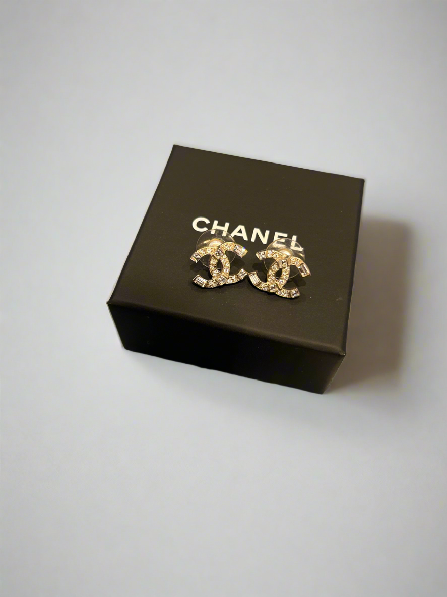 CHANEL CC Large Rhinestone Studded earrings