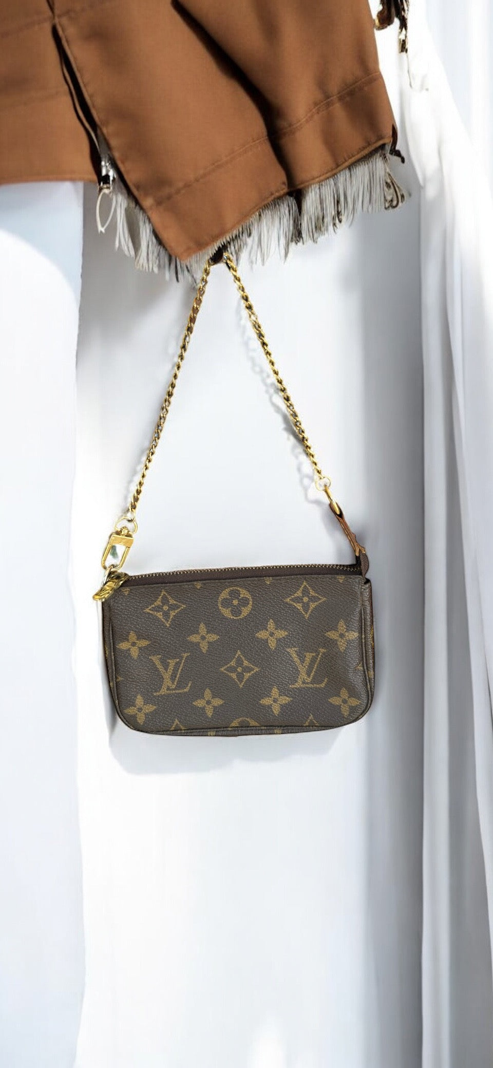 LOUIS VUITTON Mini Pochette