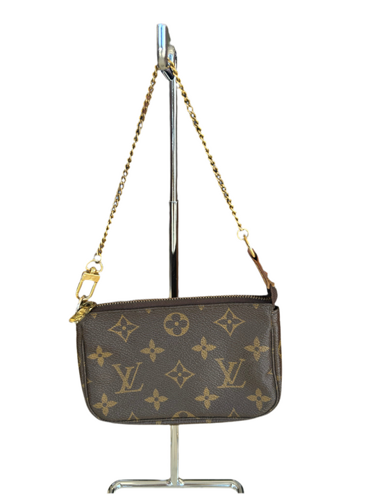 LOUIS VUITTON Mini Pochette