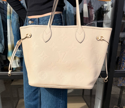 LOUIS VUITTON Neverfull MM Tote