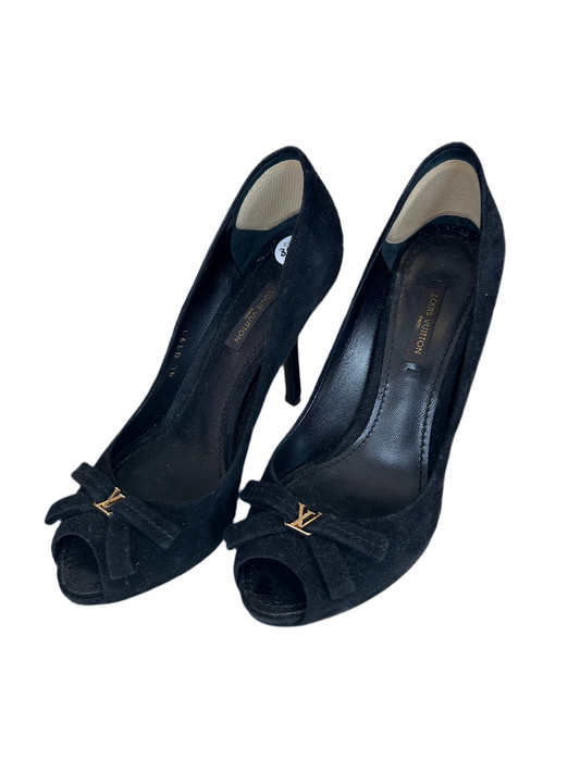 LOUIS VUITTON black suede pumps - size 35.5