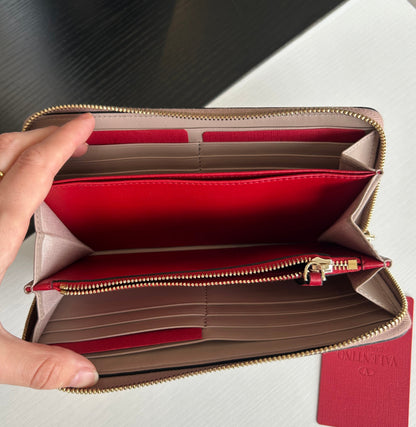 NEW* VALENTINO Rockstud Zip Wallet
