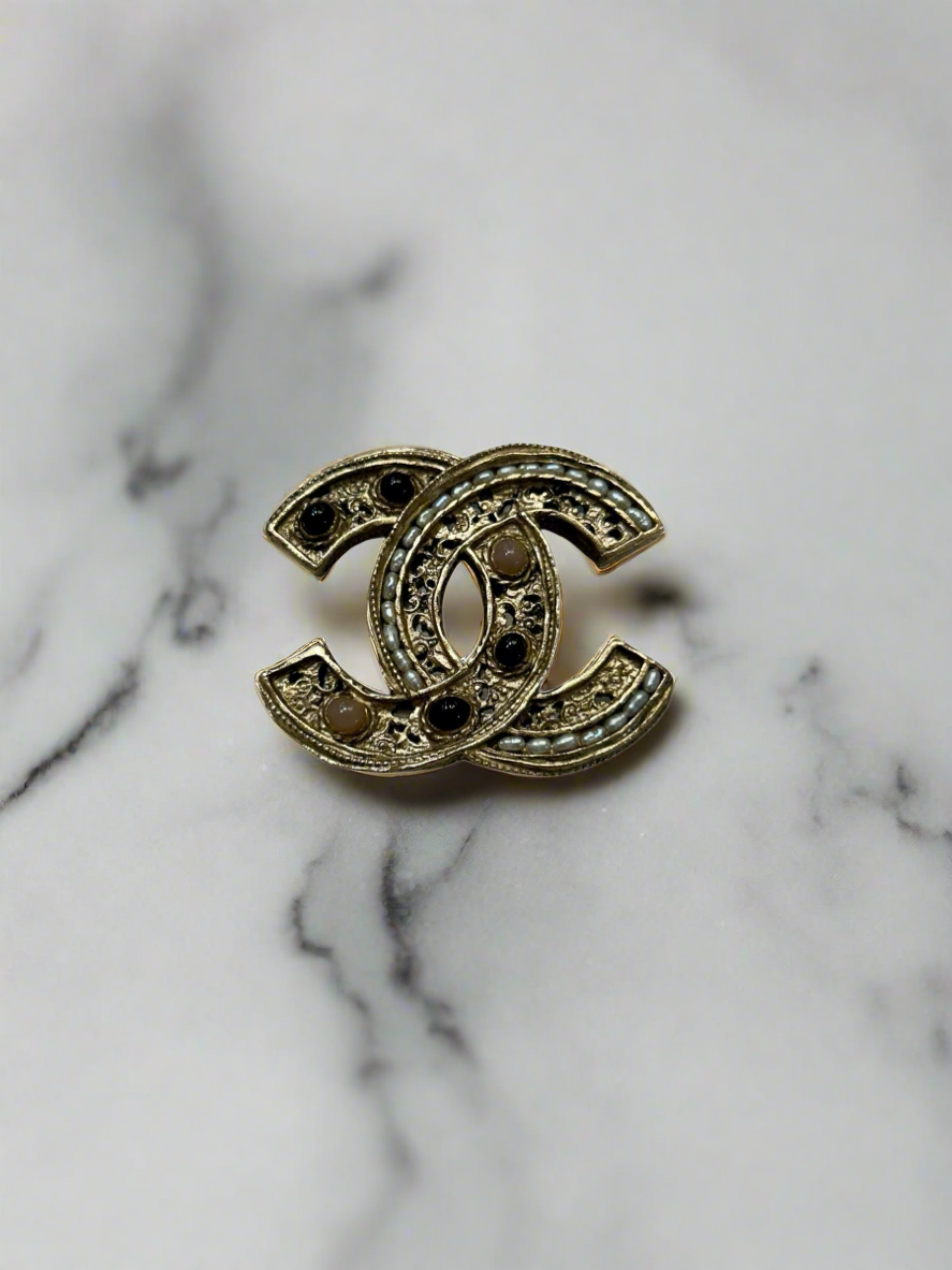 CHANEL Pre-Fall 2011 Interlocking CC Brooch