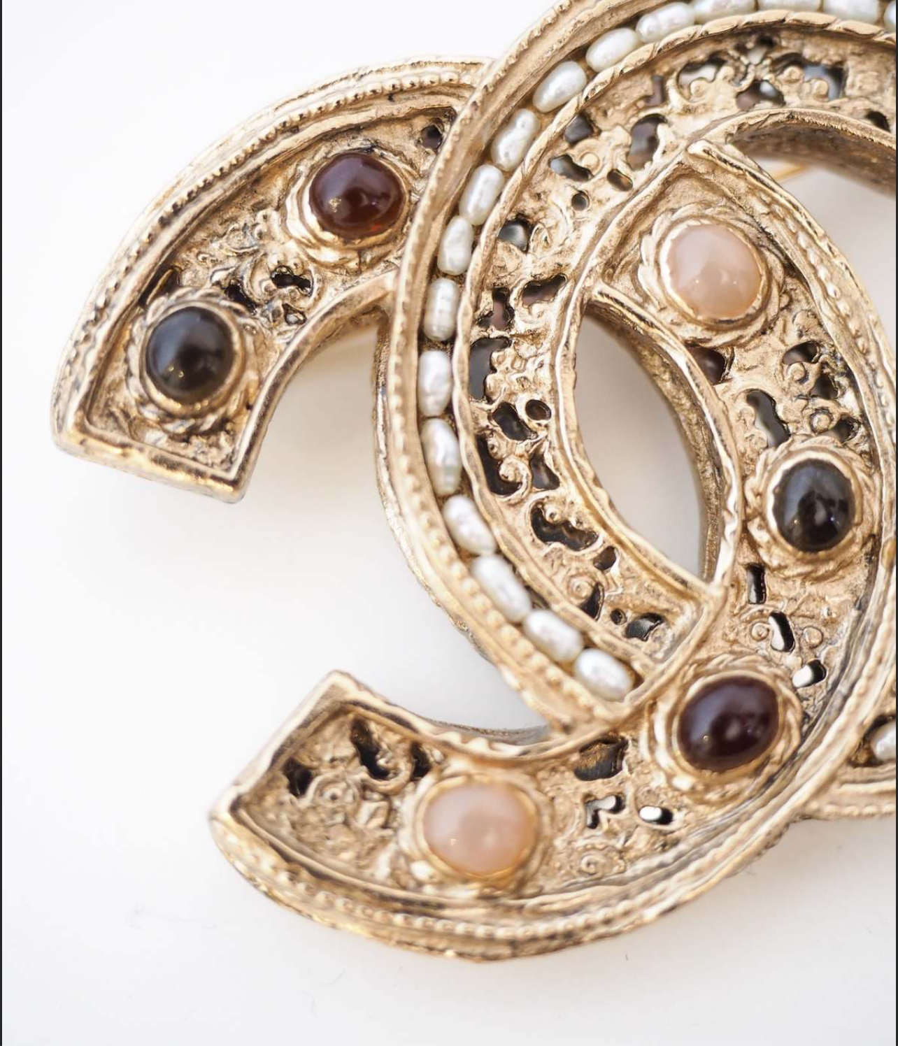 CHANEL Pre-Fall 2011 Interlocking CC Brooch