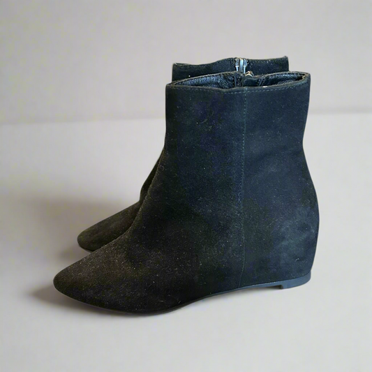 AQUATALIA Suede Boots - Size 5