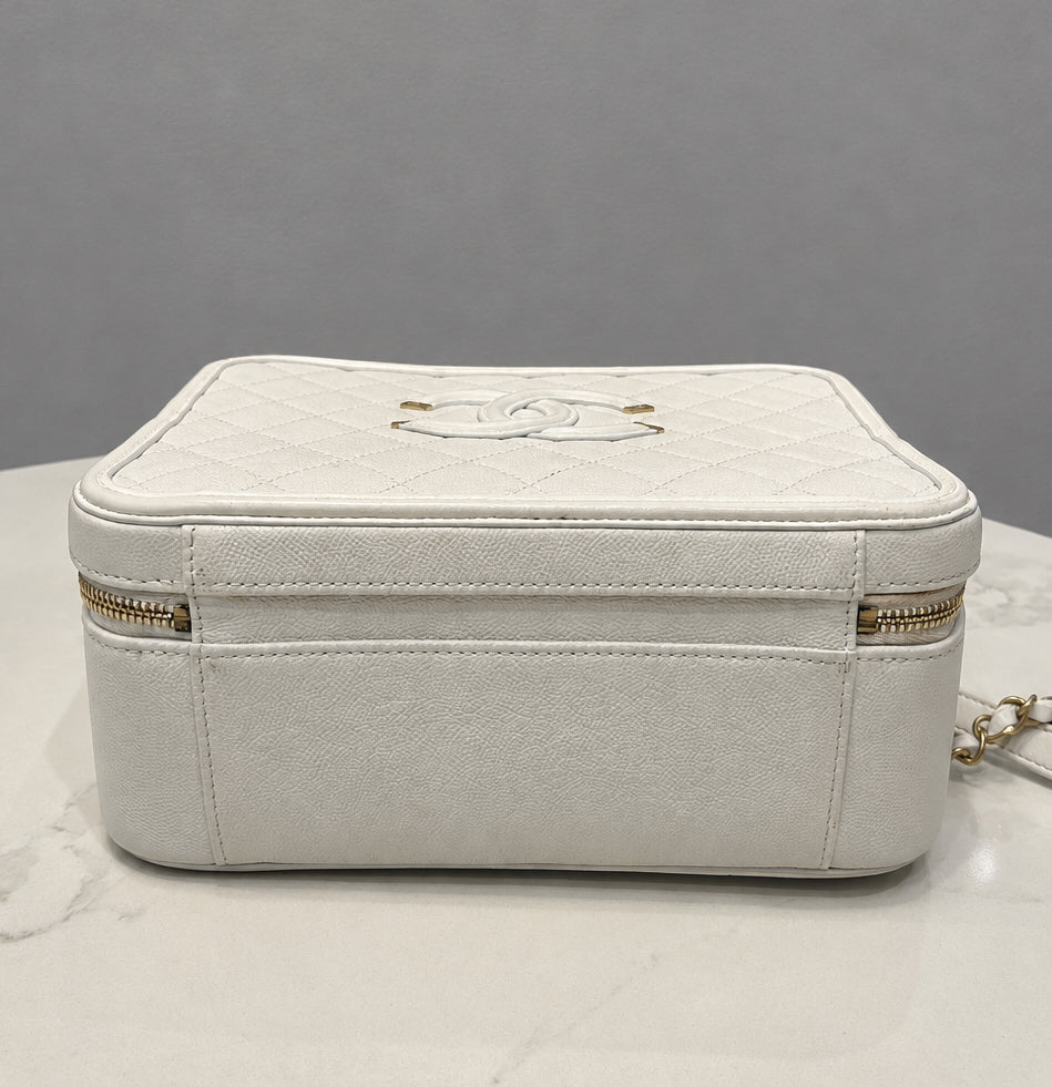 CHANEL Caviar Quilted Large CC Filigree Vanity Case