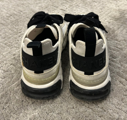 CHANEL Interlocking CC Logo Leather Sneakers - Size 38