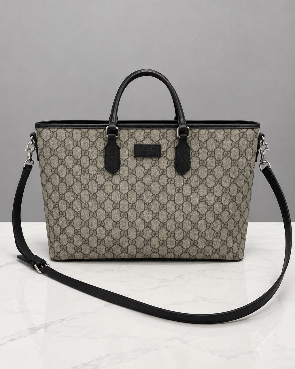 GUCCI GG Supreme Monogram Medium Zippered Tote Bag