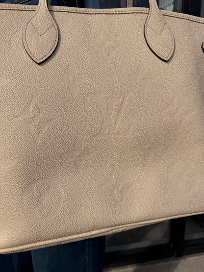 LOUIS VUITTON Neverfull MM Tote