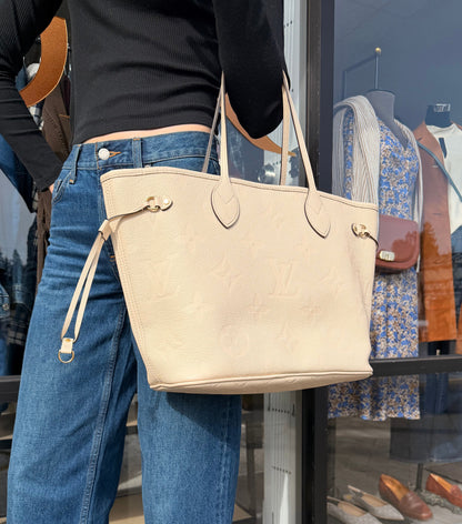 LOUIS VUITTON Neverfull MM Tote