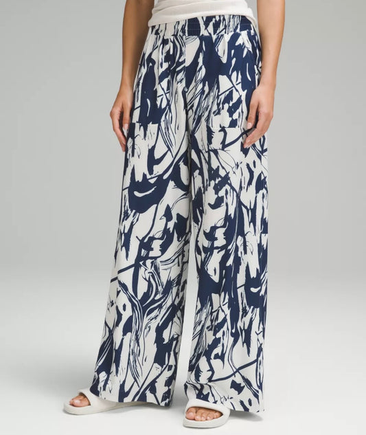 LULULEMON Swift Wide-Leg Mid-Rise Pant (full length) - Size 8