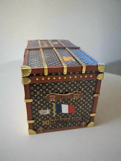 LOUIS VUITTON Miss France Paper Weight