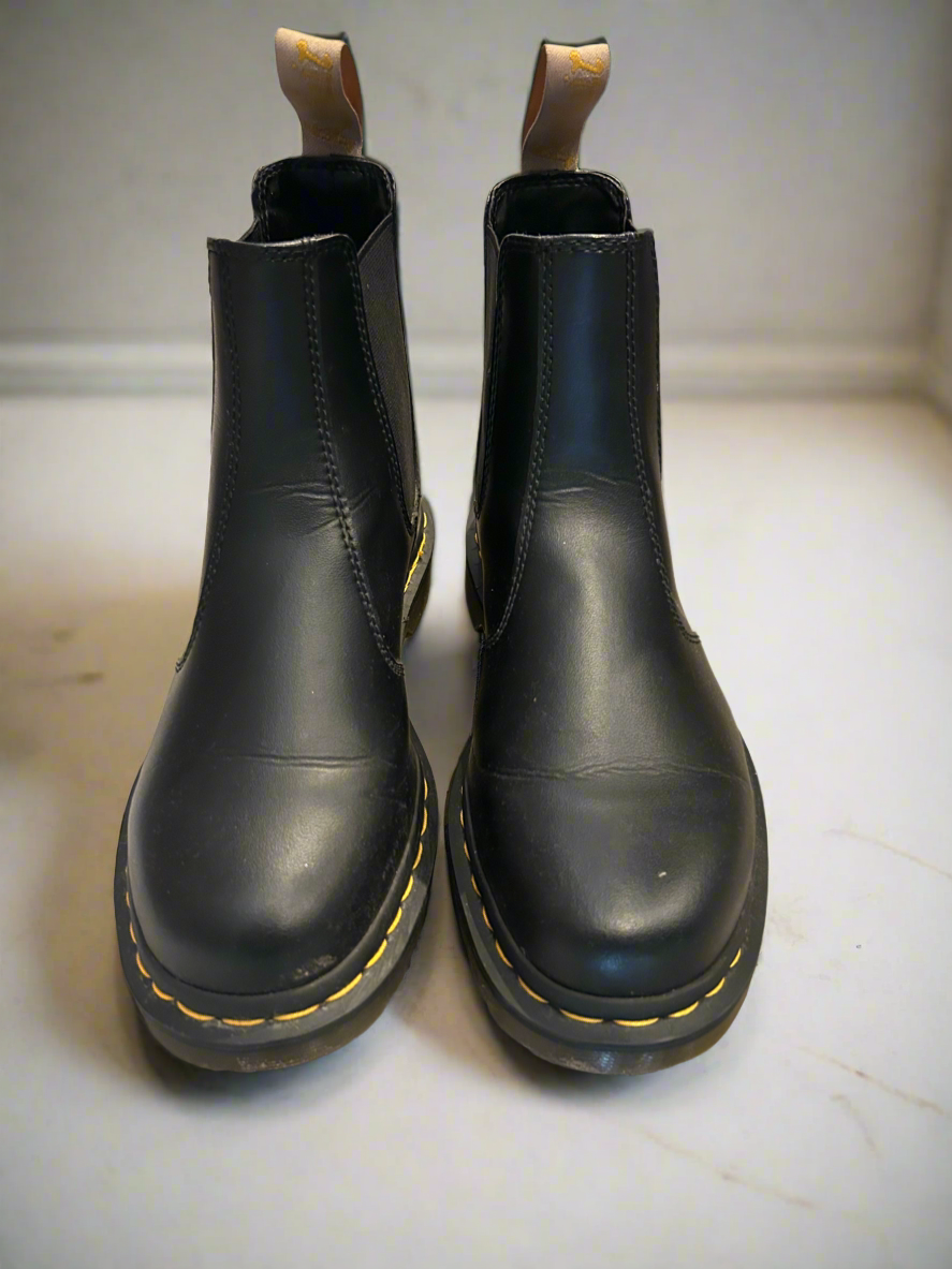 DOC MARTENS Chelsea Boots - Size 8