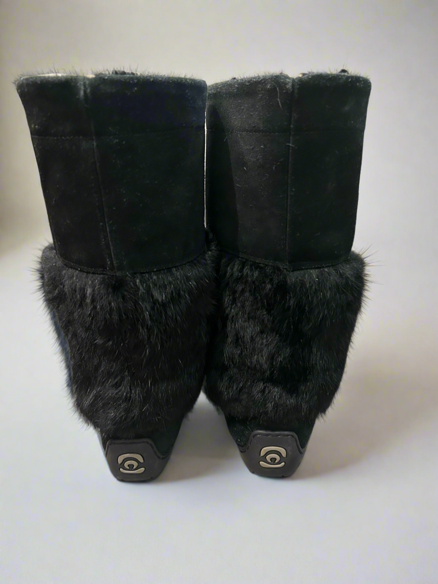MANITOBAH MUKLUKS - Size 7