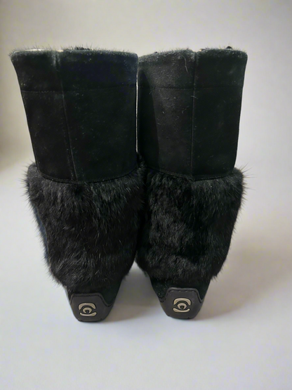 MANITOBAH MUKLUKS - Size 7