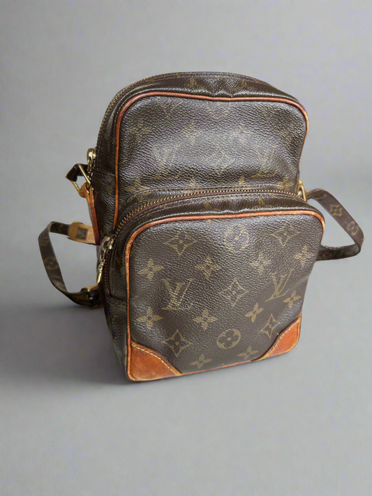 LOUIS VUITTON 2001 Amazone Crossbody
