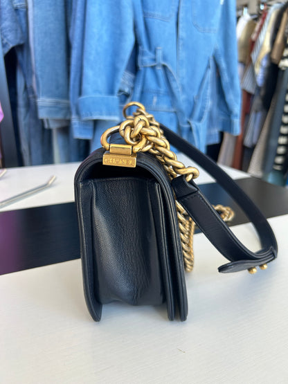 CHANEL 2018 Medium Boy Bag Navy