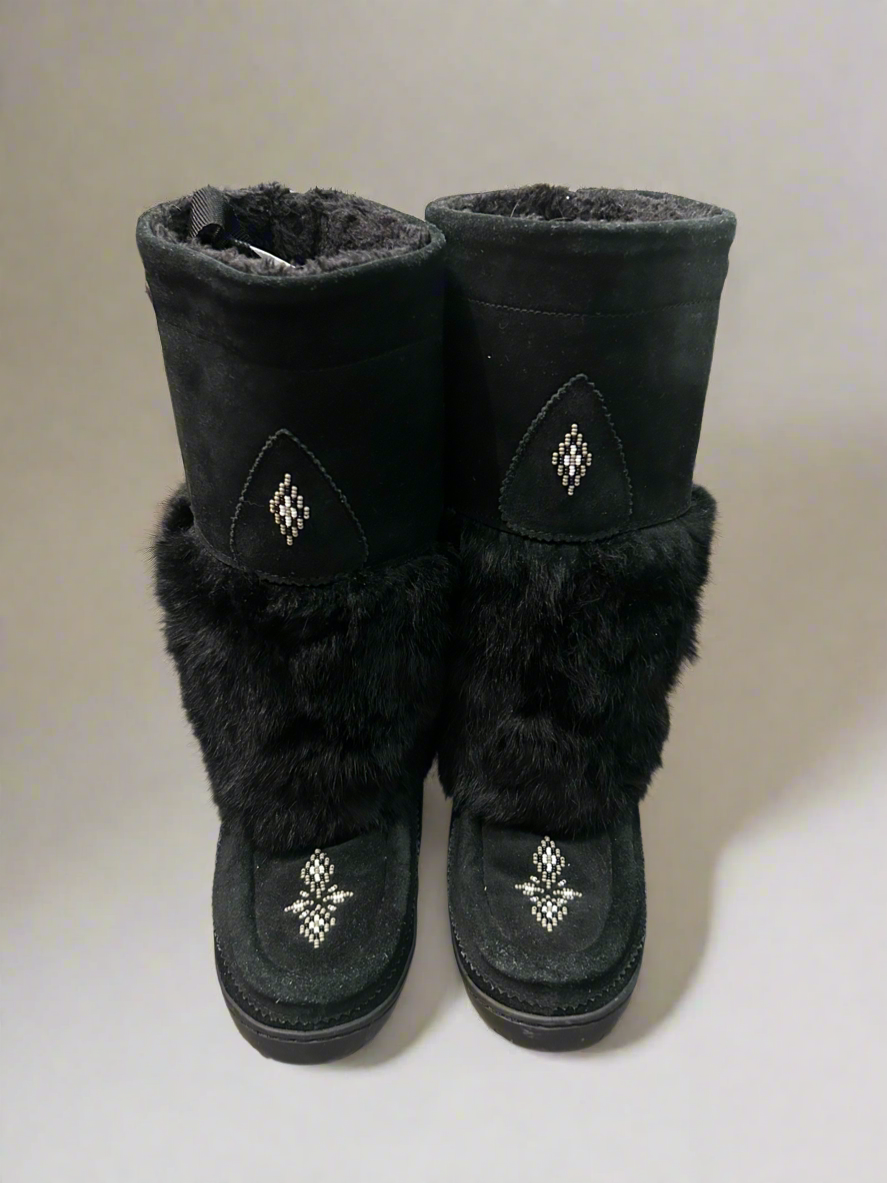 MANITOBAH MUKLUKS - Size 7