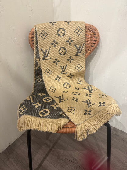 New* LOUIS VUITTON Logomania Scarf