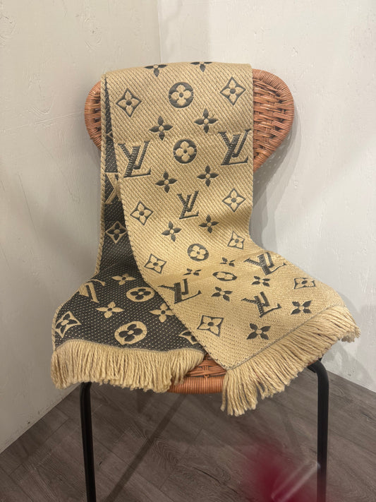 New* LOUIS VUITTON Logomania Scarf