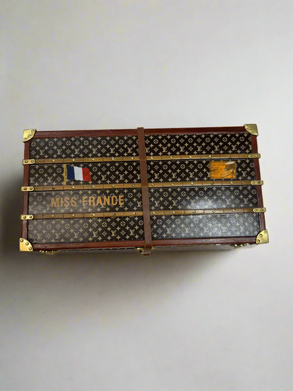 LOUIS VUITTON Miss France Paper Weight