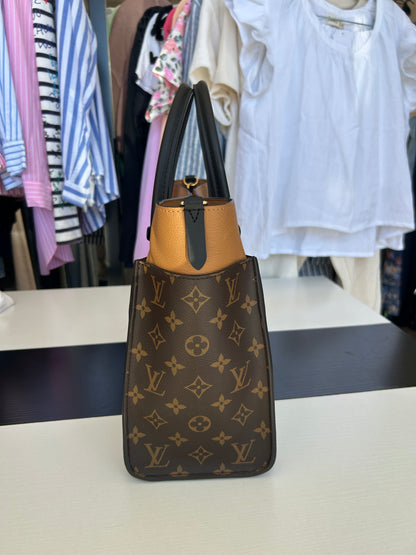 LOUIS VUITTON On My Side MM