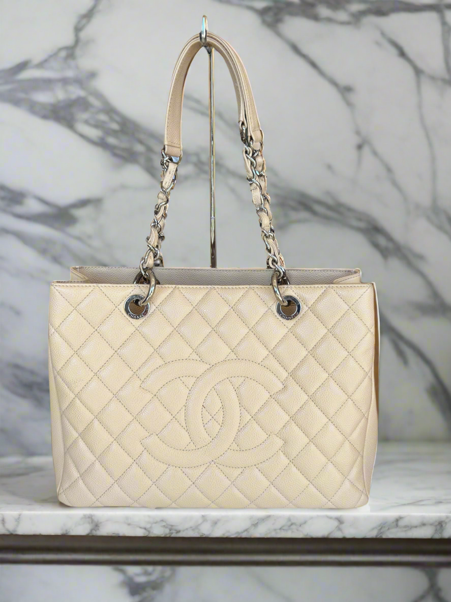 CHANEL Caviar Quilted Grand Shopping Bag