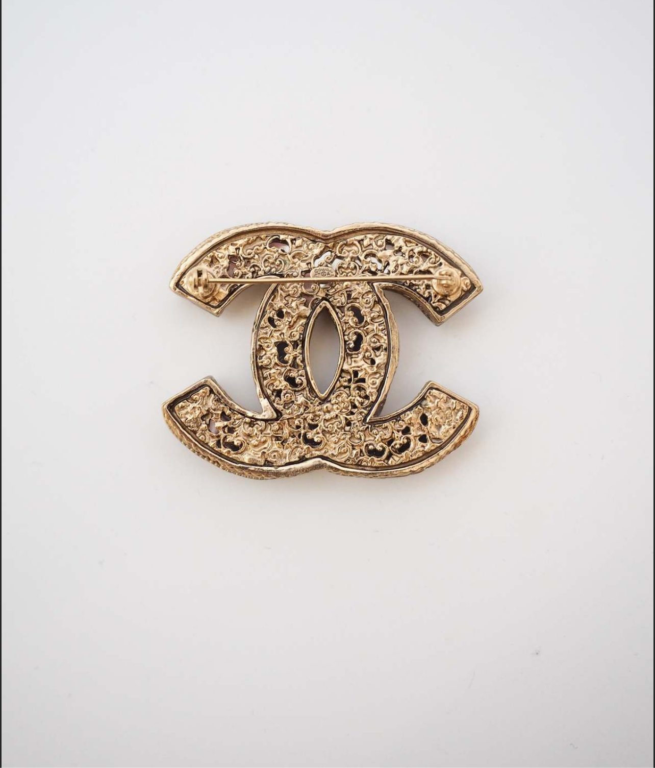 CHANEL Pre-Fall 2011 Interlocking CC Brooch