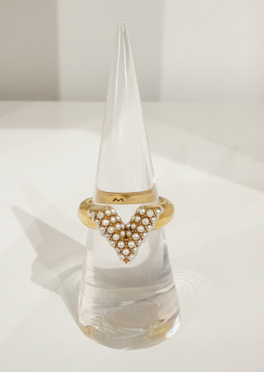 LOUIS VUITTON Essential V Pearl Ring - Size 6