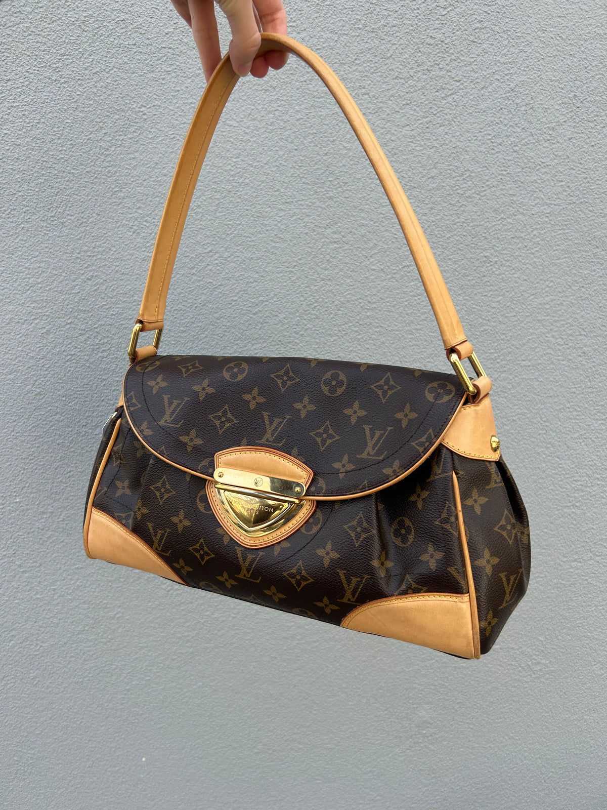 LOUIS VUITTON Monogram Beverly MM Shoulder Bag