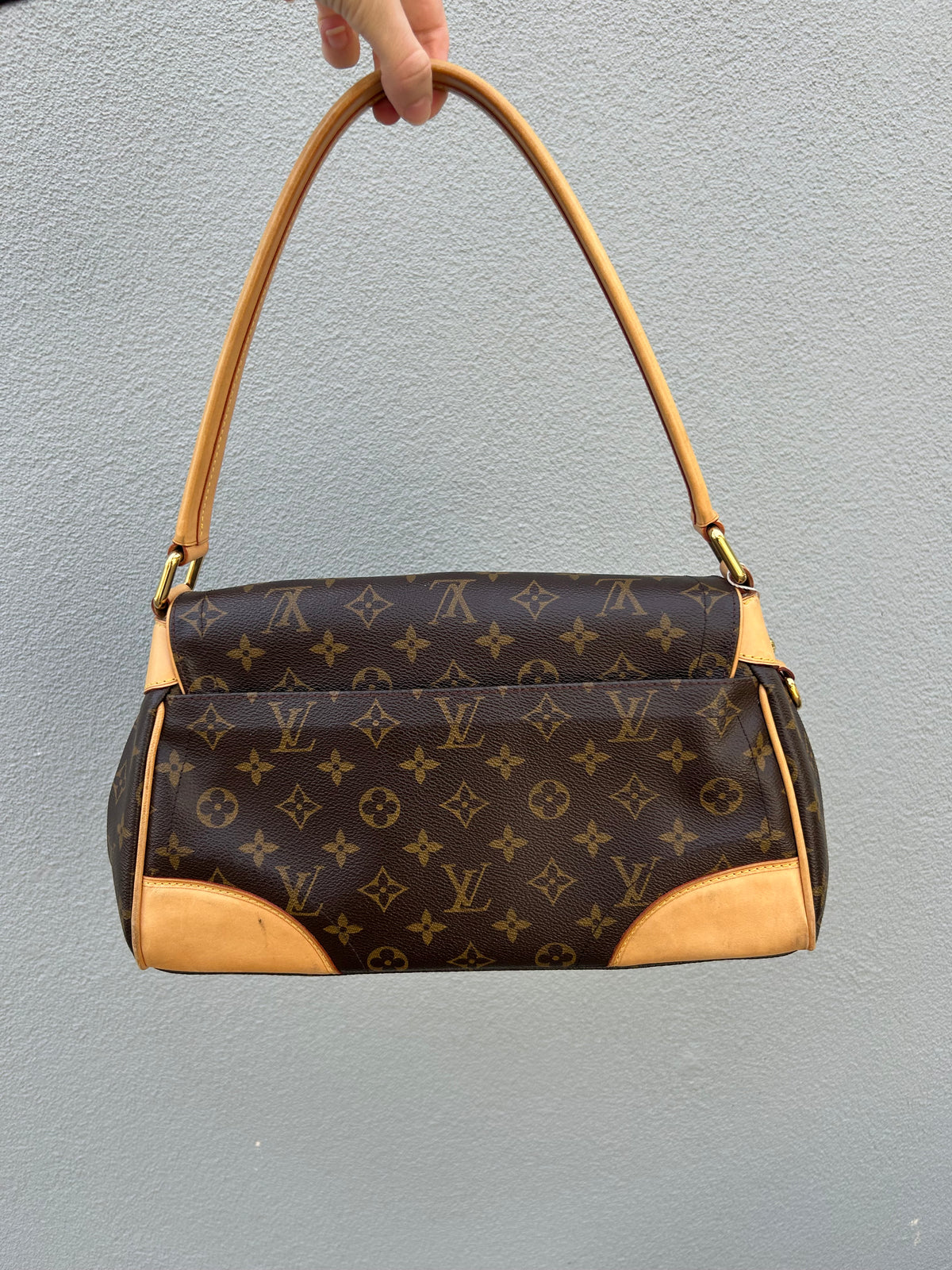 LOUIS VUITTON Monogram Beverly MM Shoulder Bag