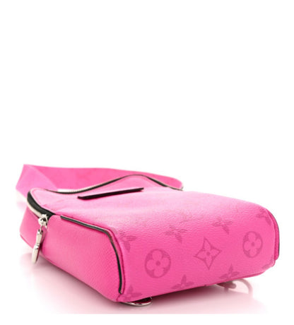 LOUIS VUITTON Taigarama Slingbag