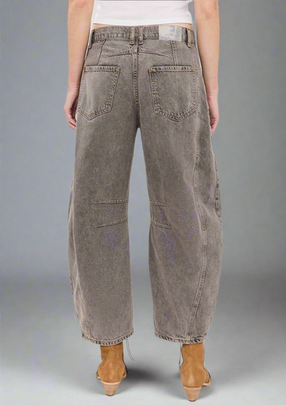 WE THE FREE Barell Leg Pink Wash Denim - Size 27