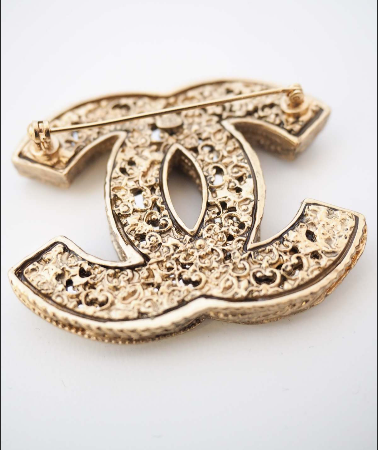 CHANEL Pre-Fall 2011 Interlocking CC Brooch