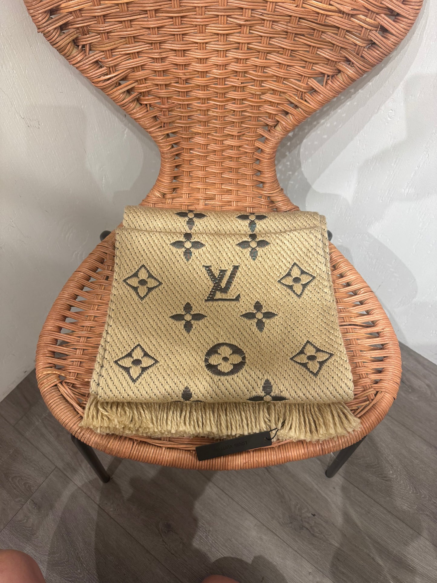New* LOUIS VUITTON Logomania Scarf