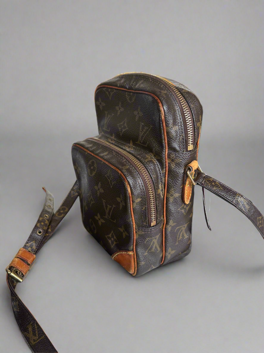 LOUIS VUITTON 2001 Amazone Crossbody