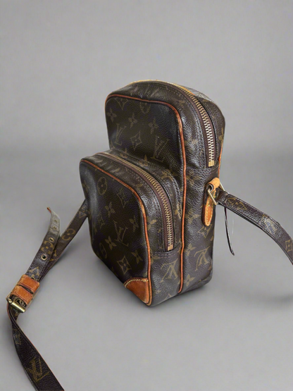 LOUIS VUITTON 2001 Amazone Crossbody