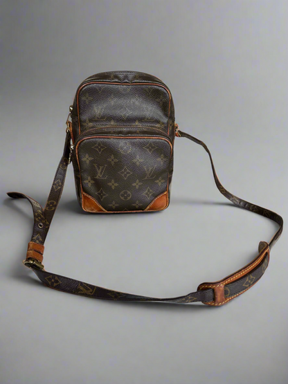 LOUIS VUITTON 2001 Amazone Crossbody