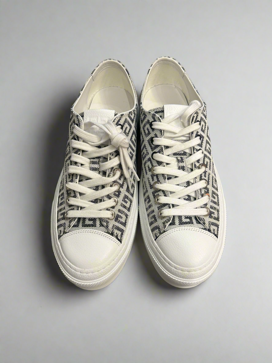 NEW* GIVENCHY Logo Sneakers - Size 42.5