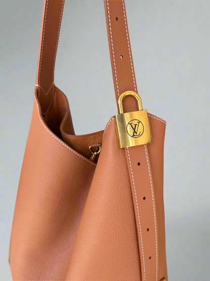 LOUIS VUITTON Low Key Hobo MM