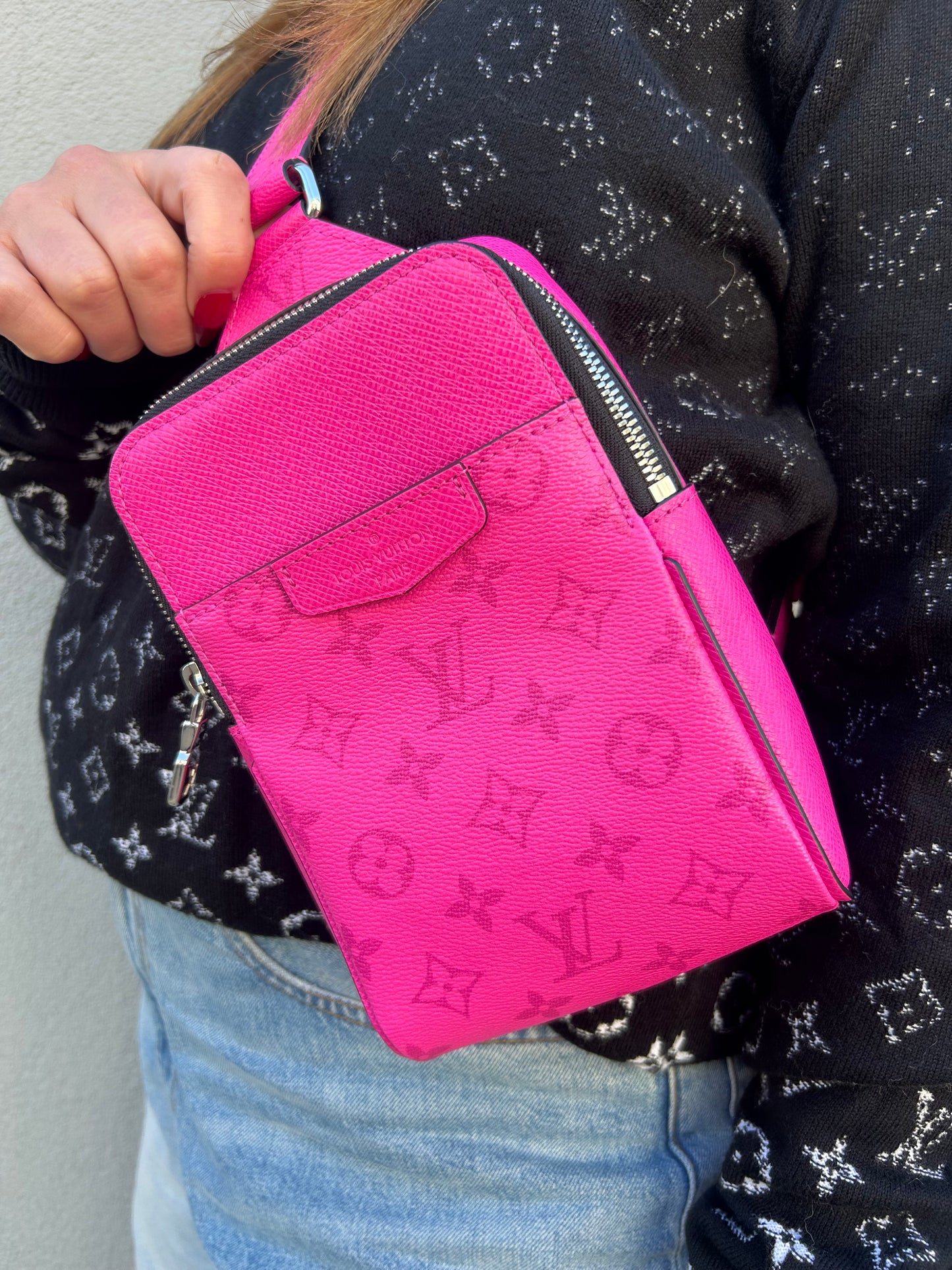 LOUIS VUITTON Taigarama Slingbag