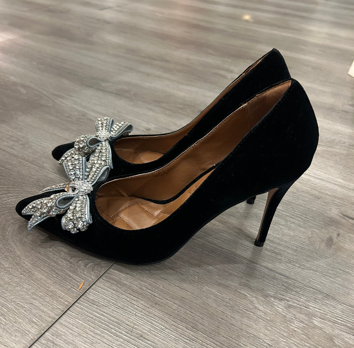 KURT GEIGER Velvet Bow Pump - Size 41